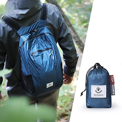 Daypack軽量のPackableのバックパックの防水70Lオックスフォード材料のハイキング
